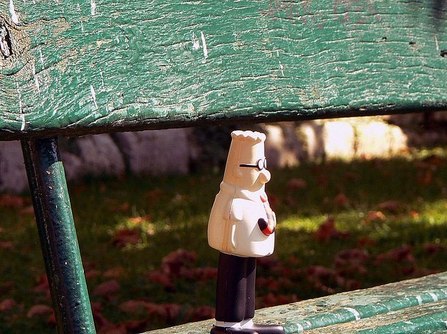 Dilbert visits the park. Photo by Ol.v!er [H2vPk].